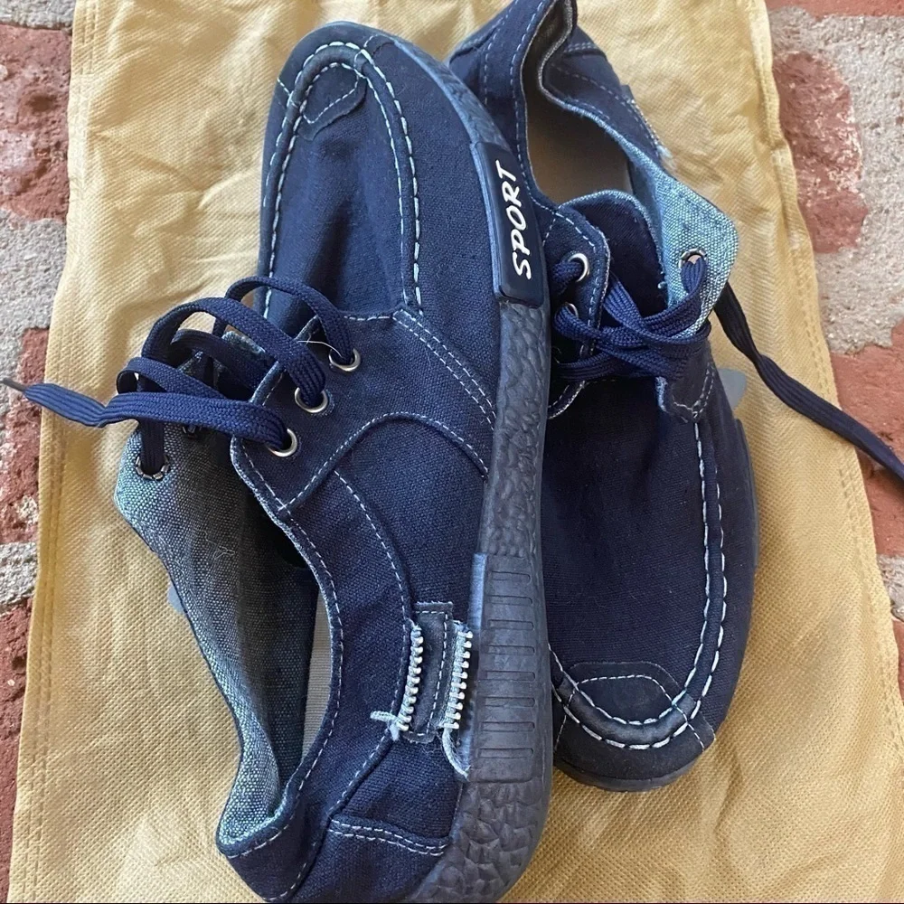 Men’s size 44 blue laced boat shoes